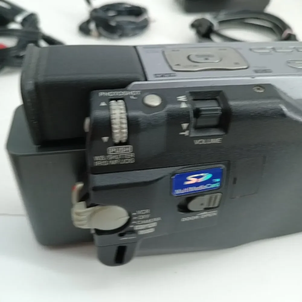 (P) Panasonic PV-DV102D MiniDV Palmcorder Camcorder Tested w/ AC Adapter